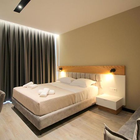 F&J Hotel Σαράντα Εξωτερικό φωτογραφία