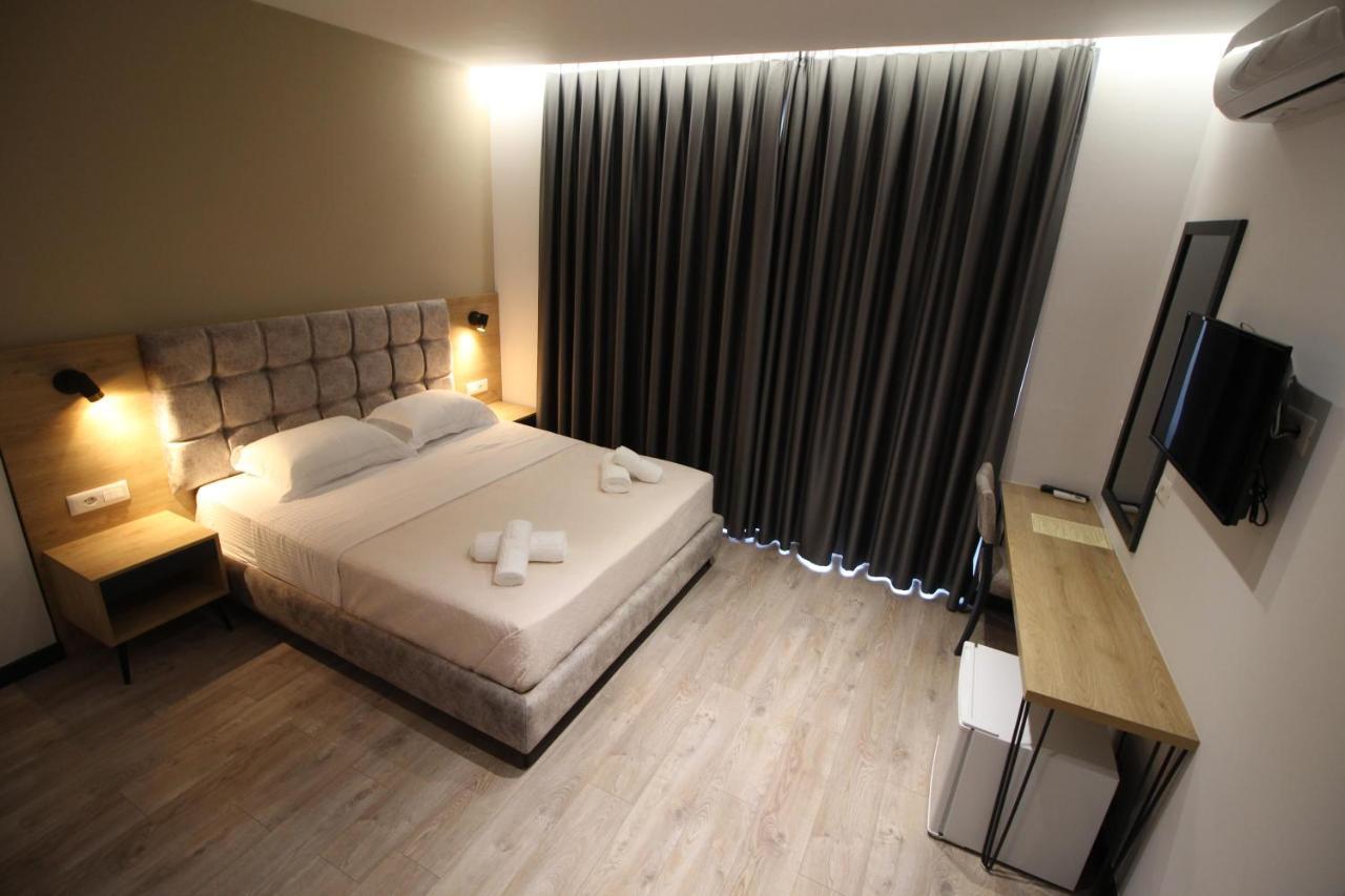 F&J Hotel Σαράντα Εξωτερικό φωτογραφία
