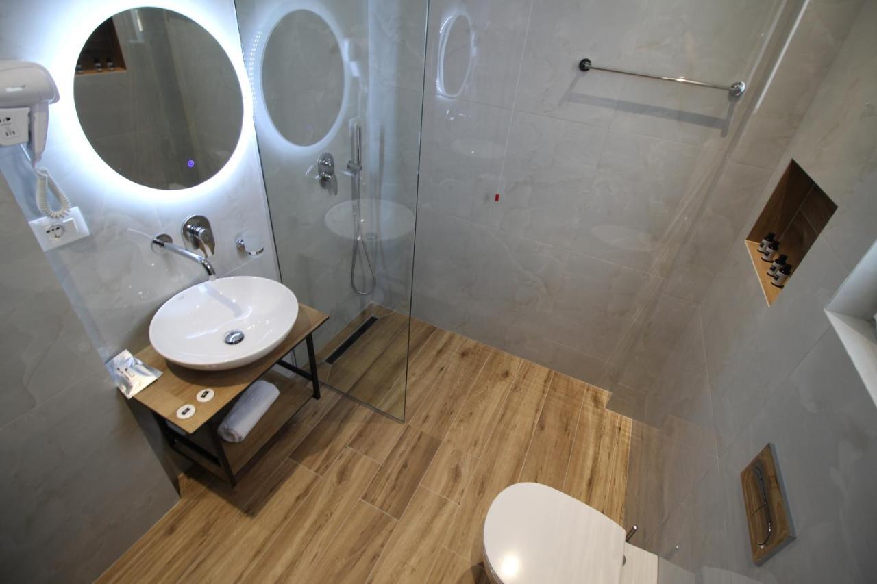 F&J Hotel Σαράντα Εξωτερικό φωτογραφία