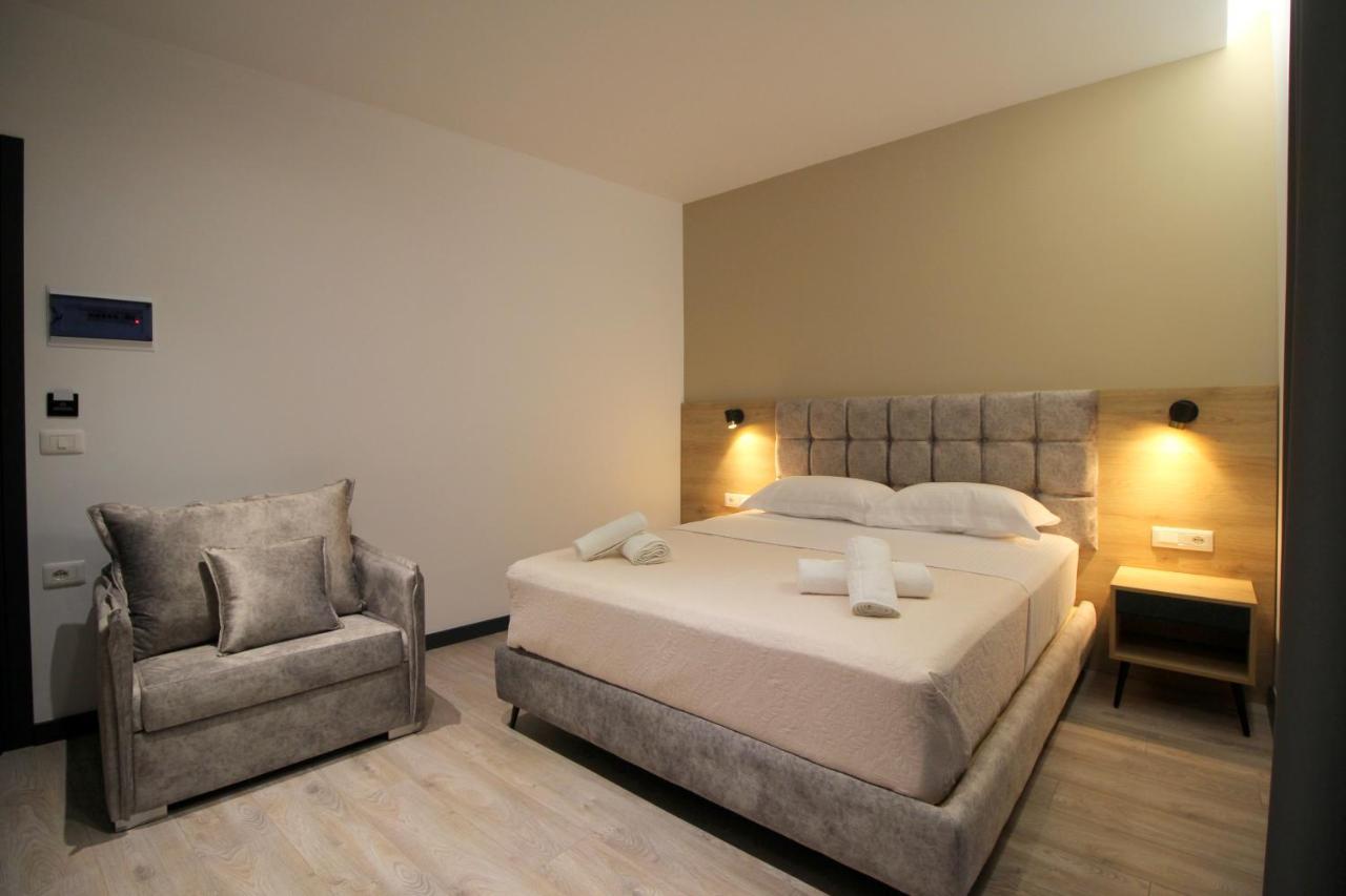 F&J Hotel Σαράντα Εξωτερικό φωτογραφία