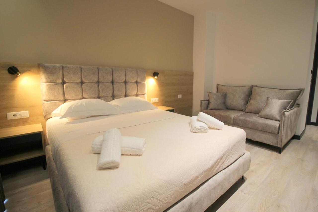 F&J Hotel Σαράντα Εξωτερικό φωτογραφία