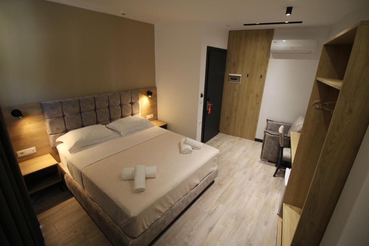 F&J Hotel Σαράντα Εξωτερικό φωτογραφία