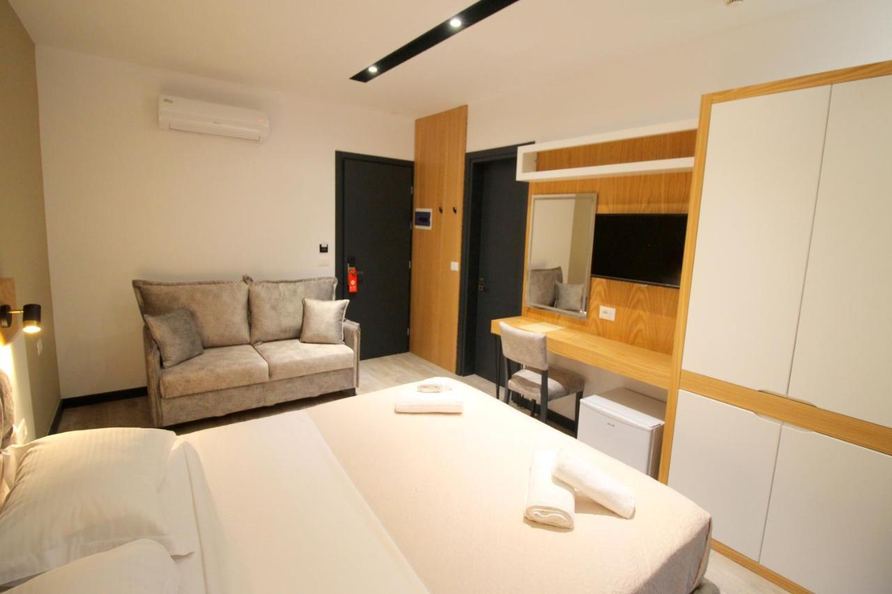 F&J Hotel Σαράντα Εξωτερικό φωτογραφία